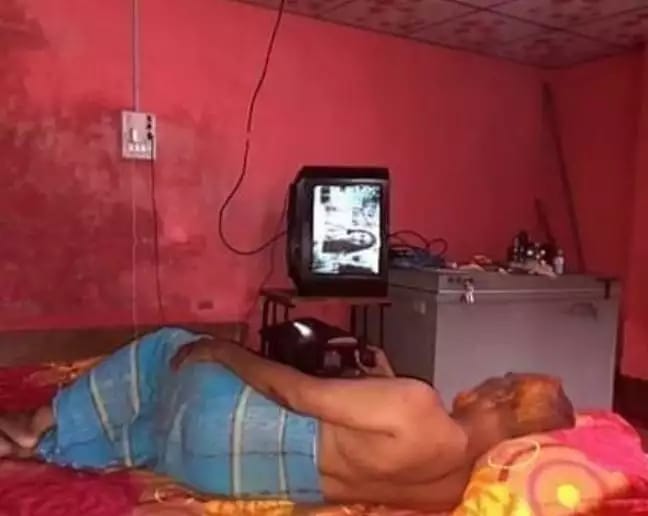 nonton tv absurd abis berbagai sumber