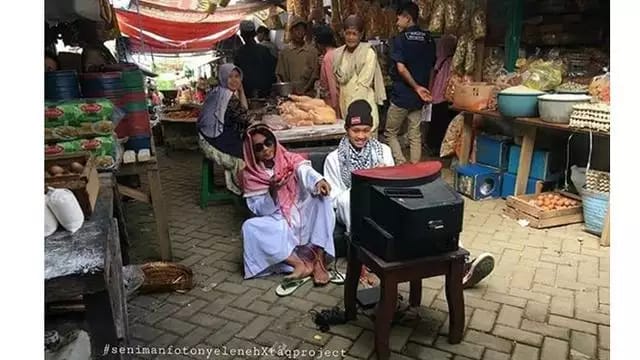 nonton tv absurd abis berbagai sumber