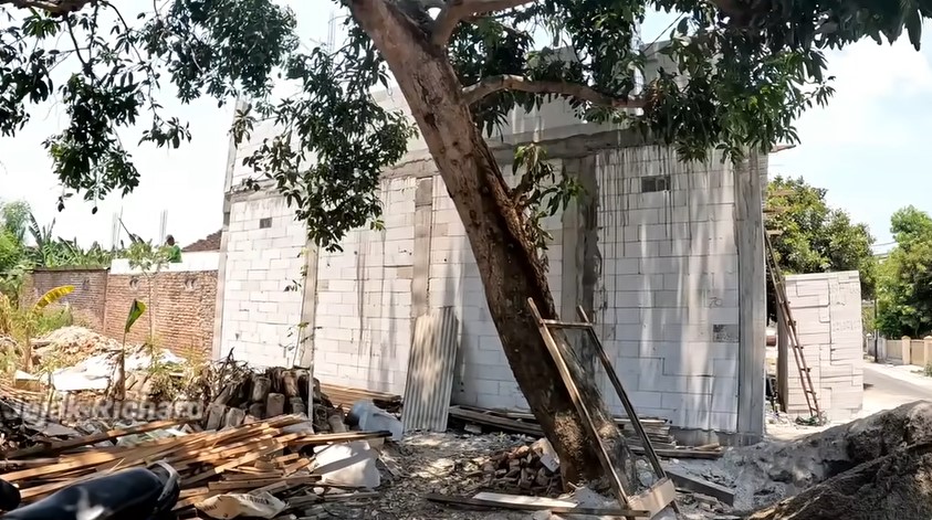 pedangdut koplo bisa bangun rumah megah © YouTube