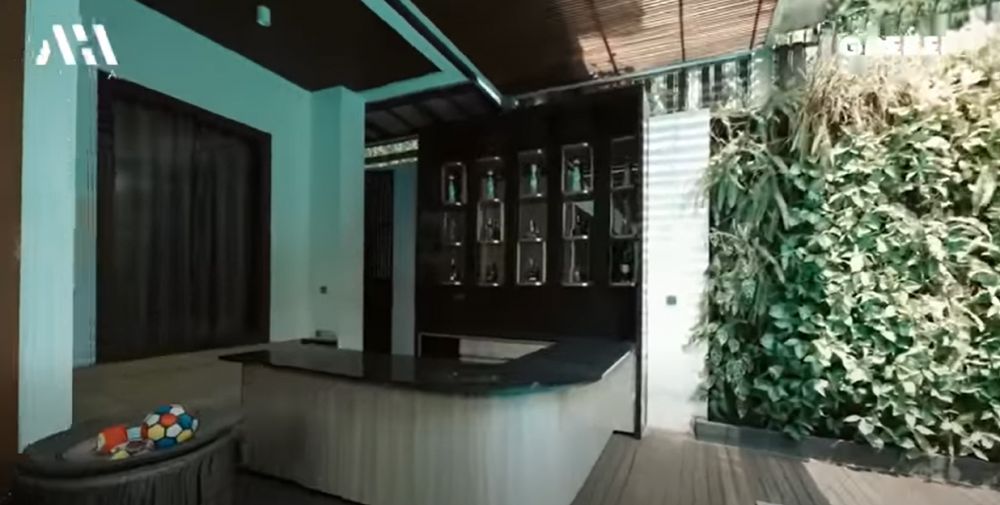 potret hunian Rachel Vennya dilengkapi air terjun © 2024 brilio.net