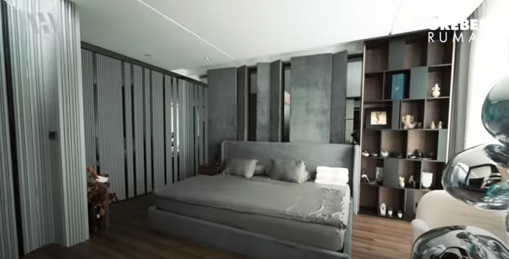 potret hunian Rachel Vennya dilengkapi air terjun © 2024 brilio.net