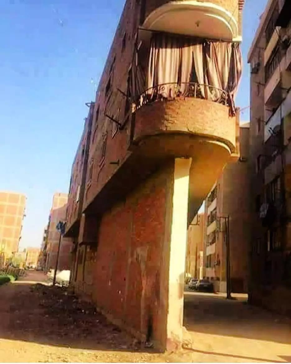 bangunan nyeleneh bikin kaki bergetar berbagai sumber