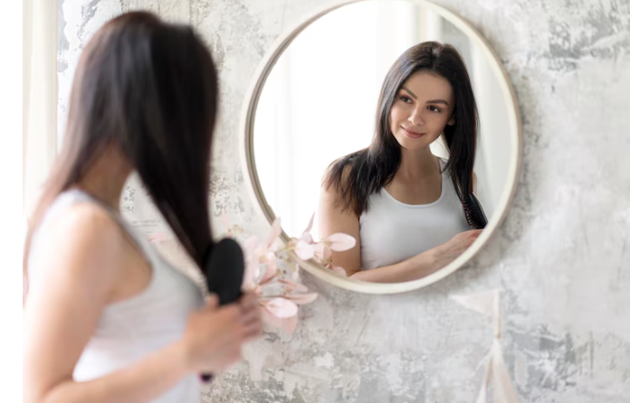 Caption mirror selfie © Freepik