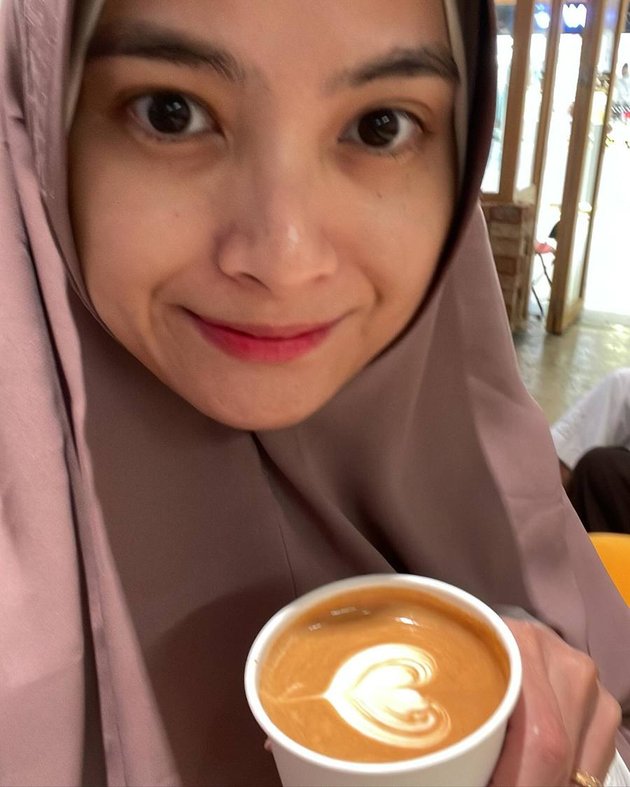 Acha Septriasa jalani ibadah umrah © Instagram Acha Septriasa jalani ibadah umrah © Instagram