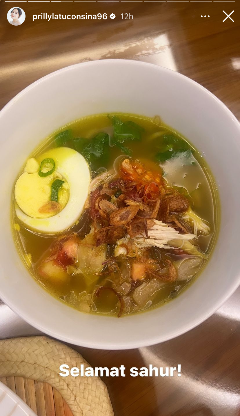 Sambut hari pertama puasa, menu sahur 11 seleb ini lezat dan menggugah selera