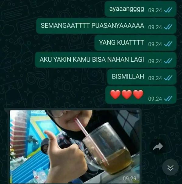 Chat lucu dengan pacar selama Ramadan Berbagai sumber