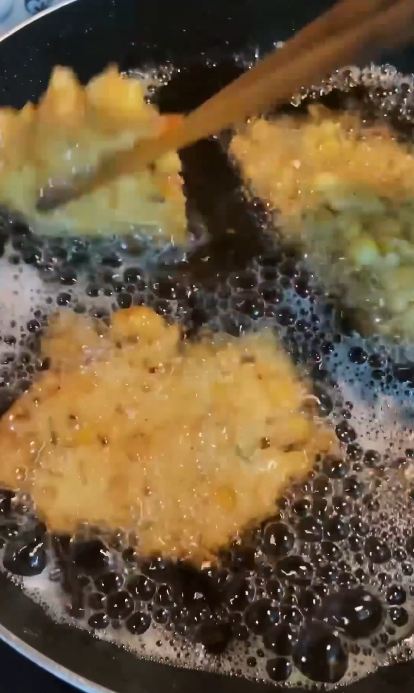 Tanpa baking soda, ini trik bikin bakwan jagung agar semakin renyah dan tidak menyerap banyak minyak