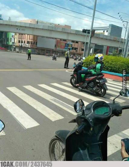 orang nyantai tanpa beban berbagai sumber