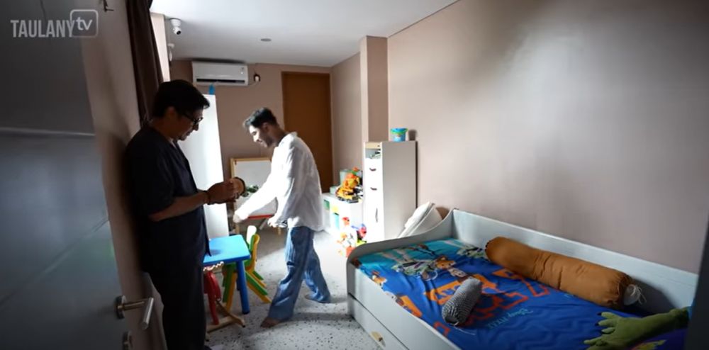 potret rumah baru Onad area bersantai nuansa Maroko © 2024 brilio.net