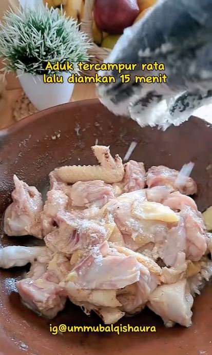 Cepat dalam 15 menit, ini trik mengempukkan daging ayam kampung meski tanpa direbus