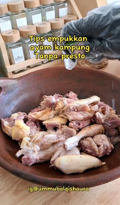 Cepat dalam 15 menit, ini trik mengempukkan daging ayam kampung meski tanpa direbus