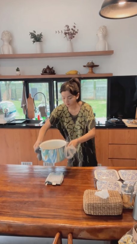 dapur rumah glenca chysara © 2024 brilio.net