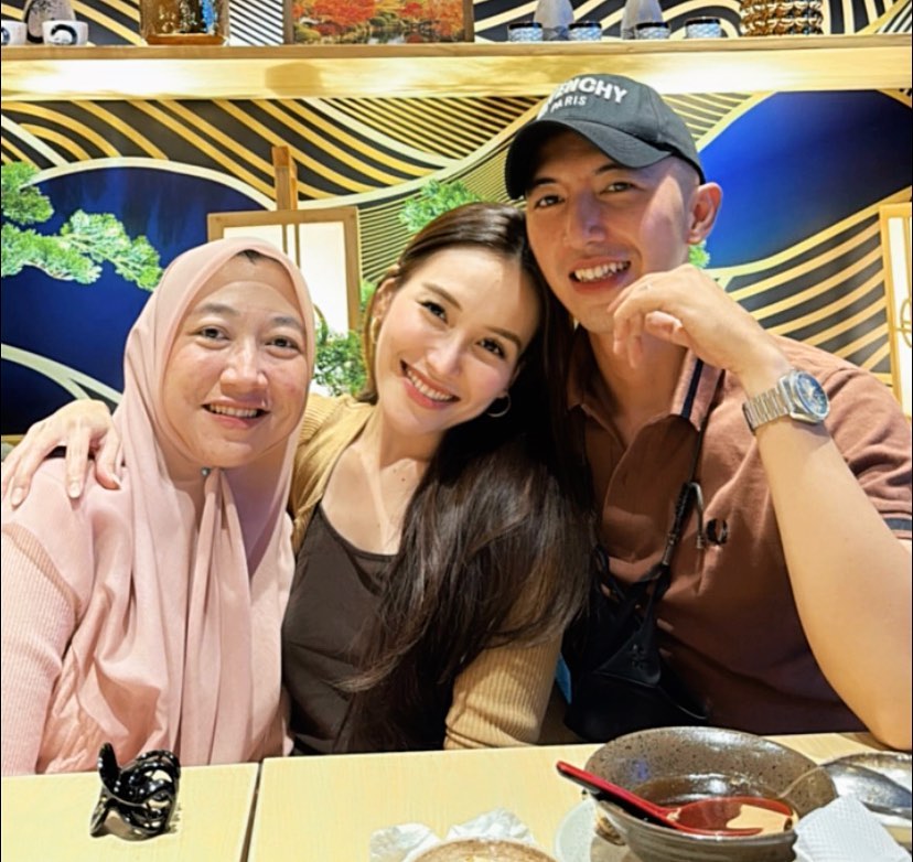 potret kedekatan ayu ting ting dan calon ibu mertua © instagram potret kedekatan ayu ting ting dan calon ibu mertua © instagram