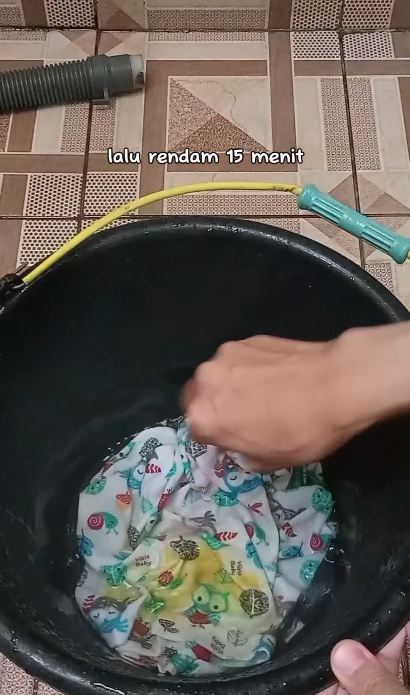 Cukup direndam 15 menit, ini cara ampuh hilangkan noda kuning di pakaian pakai tambahan 1 bahan dapur