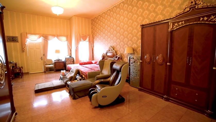 potret kamar tidur Inul luas © YouTube