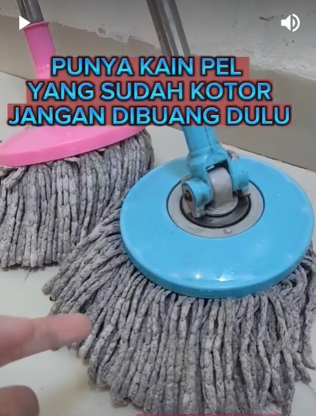 Tak perlu direndam semalaman, ini trik cuci kain pel dekil pakai campuran 3 bahan dapur