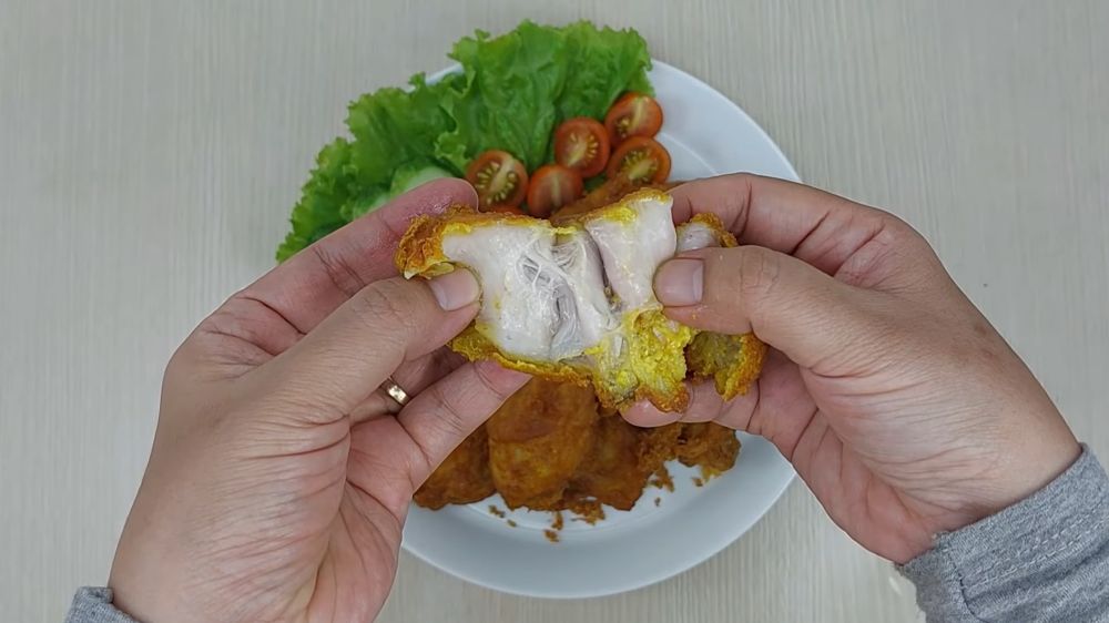 Tak sampai 15 menit, ini trik menggoreng ayam tanpa diungkep hasilnya matang sempurna
