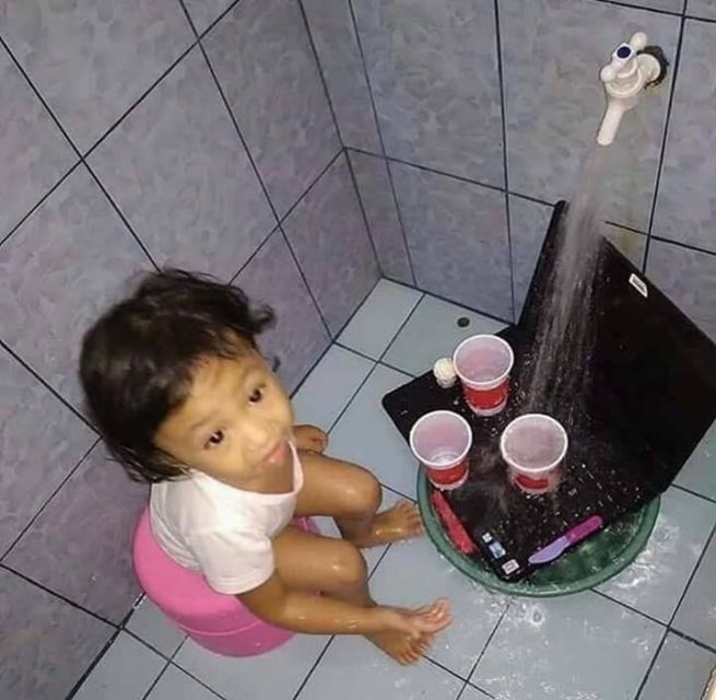 Momen apes keteledoran pemilik laptop © Instagram Momen apes keteledoran pemilik laptop © Instagram