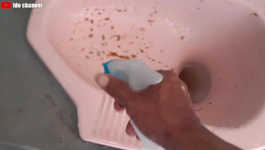 Tanpa baking soda, ini trik ampuh hilangkan kerak di kloset agar kinclong cuma tambah 1 bumbu dapur