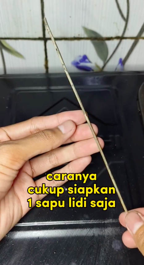 Cuma modal 1 alat sederhana, pria ini punya trik mudah mengatasi kompor gas tidak mau menyala