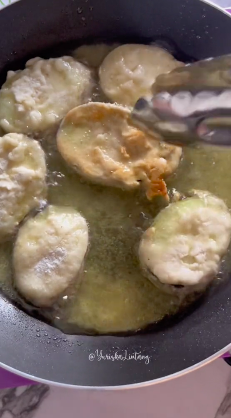 Tanpa tepung beras, ini trik bikin terong krispi renyah tahan lama dan tak menyerap banyak minyak