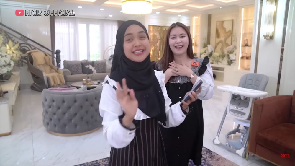 rumah mewah Melvina Husyanti © 2024 brilio.net rumah mewah Melvina Husyanti © 2024 brilio.net