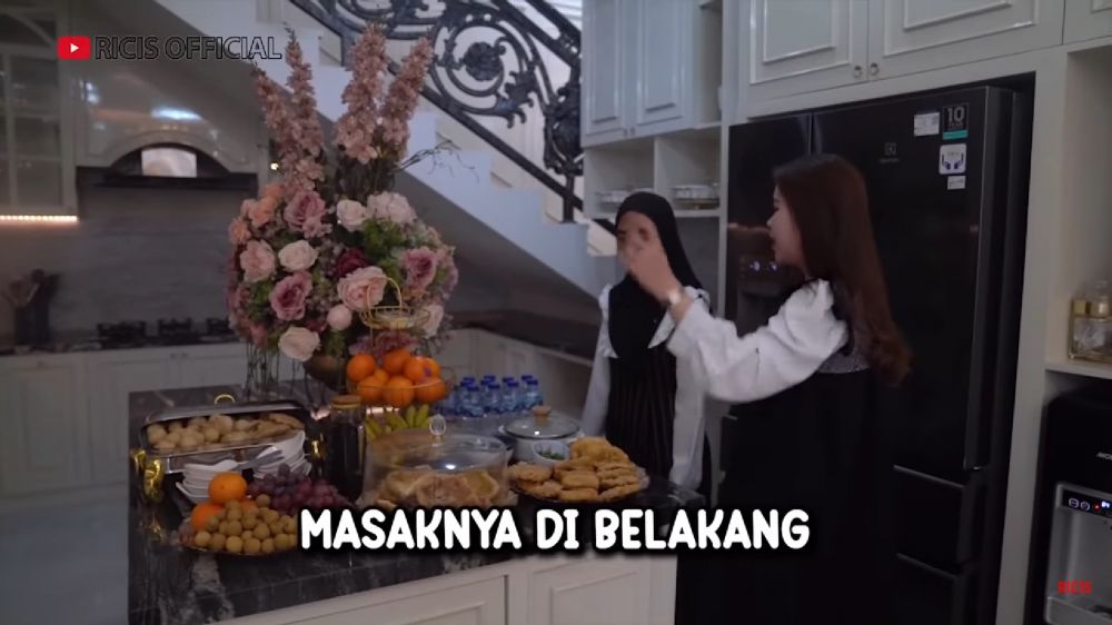 rumah mewah Melvina Husyanti © 2024 brilio.net rumah mewah Melvina Husyanti © 2024 brilio.net