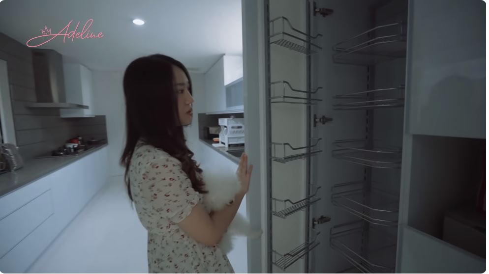 potret dapur kotor adeline margaret © YouTube