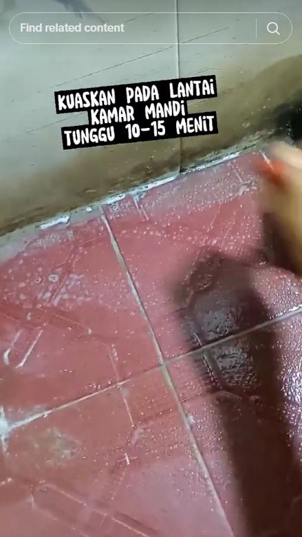 Kinclong dalam 10 menit, ini trik bersihkan lantai kamar mandi berkerak pakai tambahan 1 bahan dapur