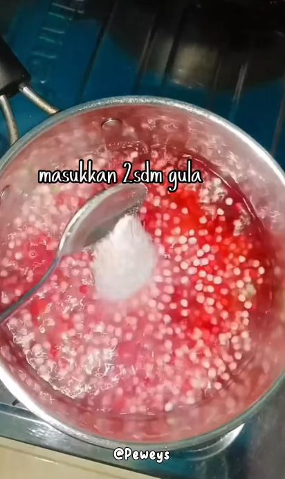 Tanpa presto, ini cara cepat merebus sagu mutiara agar hasilnya bening dan tak lengket dalam 11 menit
