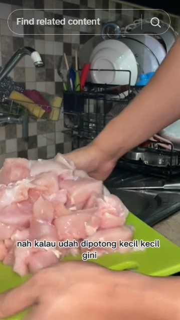 Bukan dimarinasi jeruk nipis, ini trik merebus ayam supaya nggak amis tanpa tambahan bahan apapun