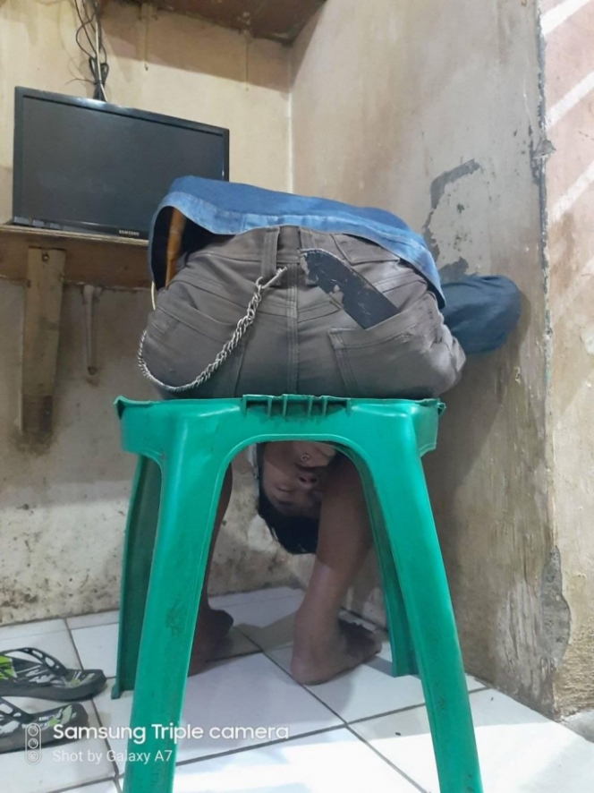orang tidur nyeleneh berbagai sumber