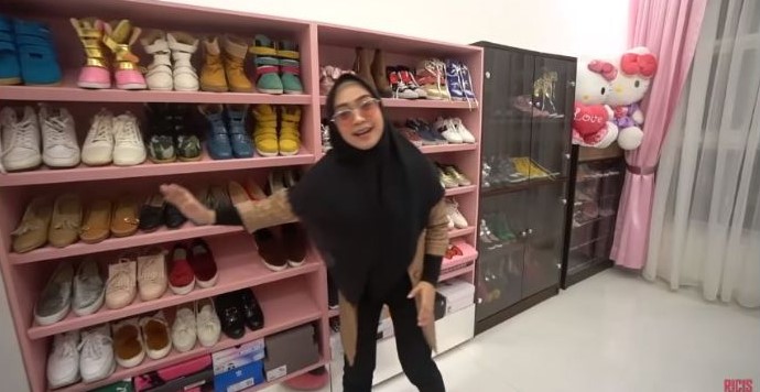 kamar Ria Ricis saat masih gadis © YouTube kamar Ria Ricis saat masih gadis © YouTube
