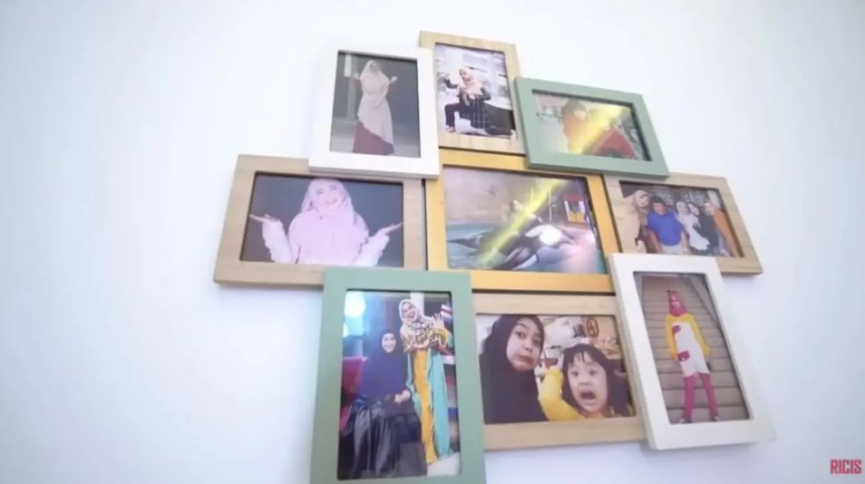 kamar Ria Ricis saat masih gadis © YouTube kamar Ria Ricis saat masih gadis © YouTube