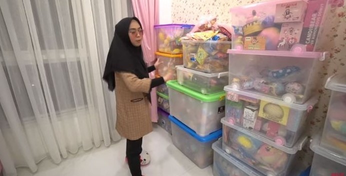 kamar Ria Ricis saat masih gadis © YouTube kamar Ria Ricis saat masih gadis © YouTube