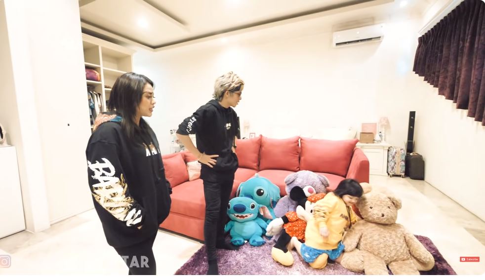 potret lawas kamar aurel hermansyah © YouTube