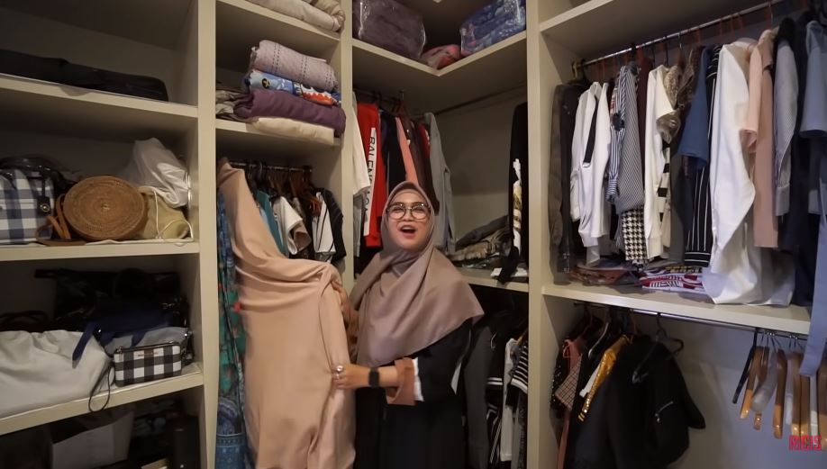potret lawas kamar aurel hermansyah © YouTube