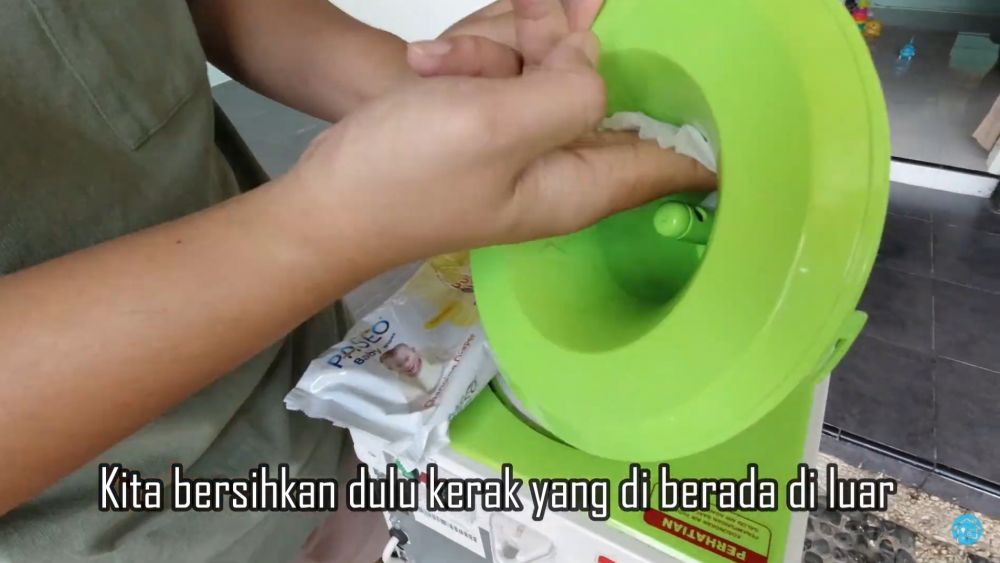 Tak usah dibongkar, begini trik mudah sterilkan dispenser cuma pakai 1 bahan dapur