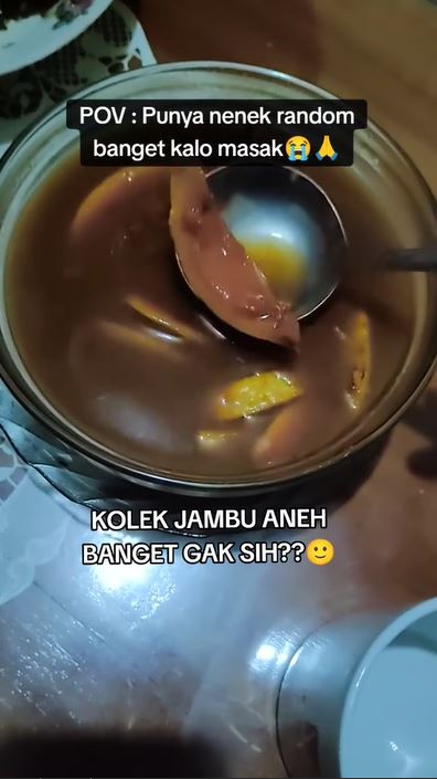 cowok perlihatkan kreasi unik kolak buatan neneknya TikTok cowok perlihatkan kreasi unik kolak buatan neneknya TikTok