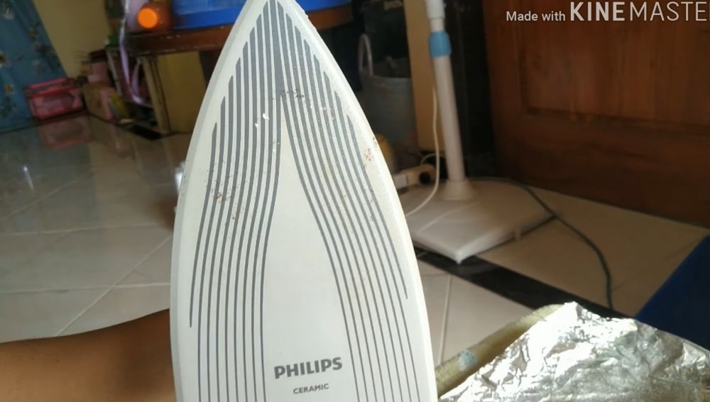 Tanpa digosok lilin, ini cara mudah bersihkan noda gosong setrika pakai tambahan 1 bahan dapur