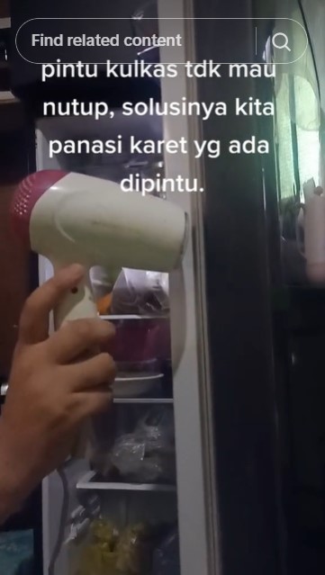 Tak perlu dibongkar, emak-emak ini punya trik atasi karet pintu kulkas longgar pakai 1 alat