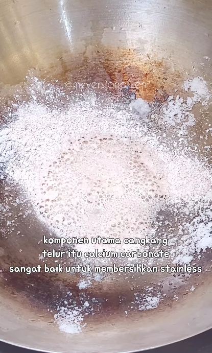 Pakai 1 ampas dapur, trik enyahkan noda gosong wajan stainless ini ampuh bikin kinclong