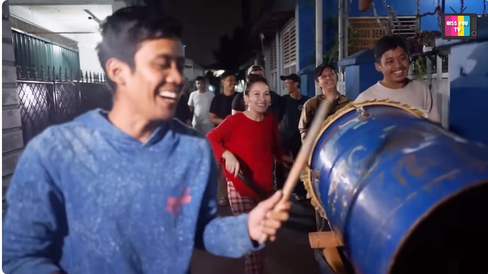 momen ayu ting ting bangunkan sahur © YouTube