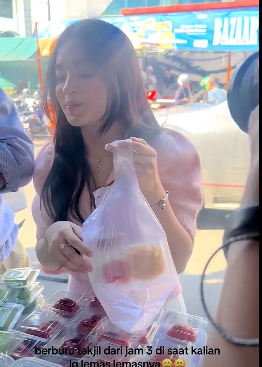 Eca Aura war takjil © 2024 brilio.net Eca Aura war takjil © 2024 brilio.net