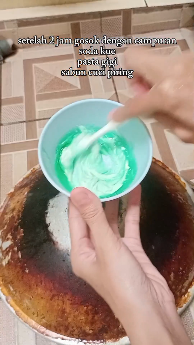 Tanpa digosok sitrun, ini cara enyahkan kerak gosong di pantat wajan agar kinclong pakai 3 bahan dapur