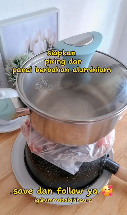 Cukup 5 menit, begini trik cepat mencairkan daging ayam beku tanpa direndam air panas dan cuka