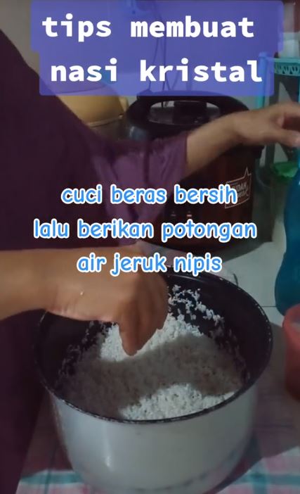Tanpa ditambah minyak goreng, trik menanak nasi beras kualitas rendah agar tetap pulen dan bak kristal