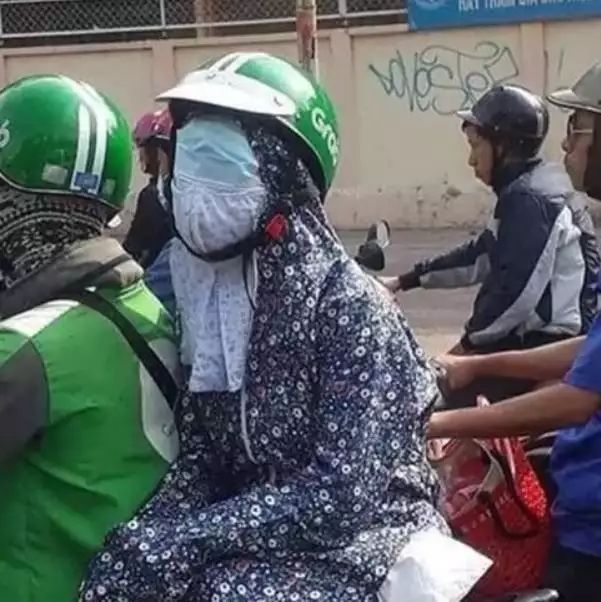 potret kocak cara menghindari panas © X