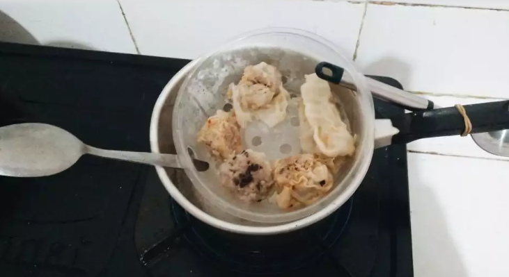 Potret kocak lifehack makanan © X Potret kocak lifehack makanan © X