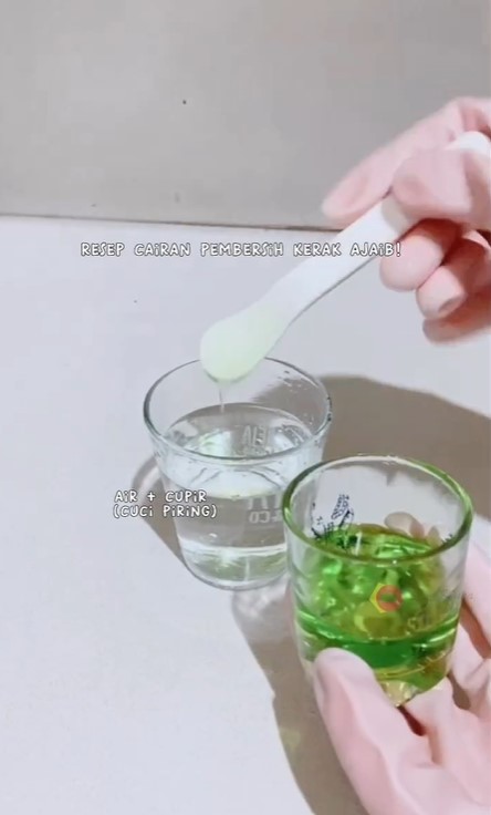 Cukup tambah 1 bahan dapur, begini cara hilangkan noda hitam dan karat di wastafel agar kinclong lagi